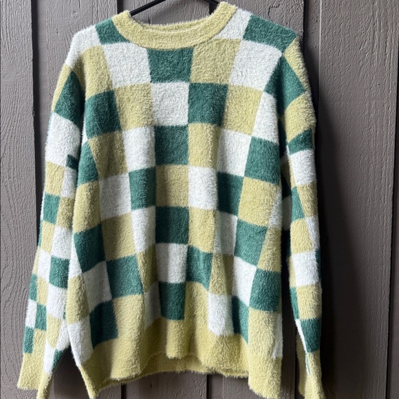 Sweater by Motel,S soft with loose fit. Long sleeves green and cream checkered! - Picture 10 of 11